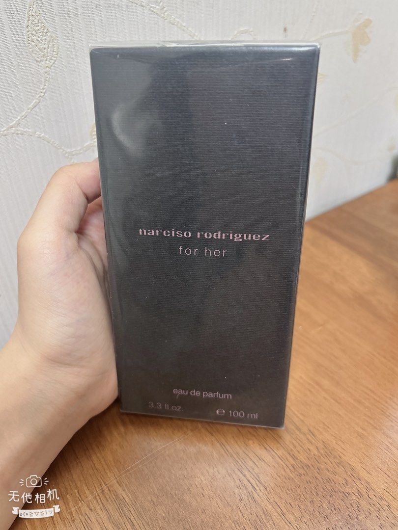 Narciso Rodriguez For Her 淡香精 100ml （分類：健康及美容 - 香水＆香體噴霧）位於 Hong Kong。 由 safepenguin.a4ff22 提交（商品編號 1464648806，圖片 1）。簡介： Narciso Rodriguez For Her 淡香精，100ml裝。呢款香水係經典嘅花香調，聞落好舒服。適合送禮或者自己用都得。原裝盒裝，未開封。。