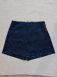 (Category: ) located in . Submitted by jnj.wardrobe (Listing ID 1464672860, Image 1). Description: .