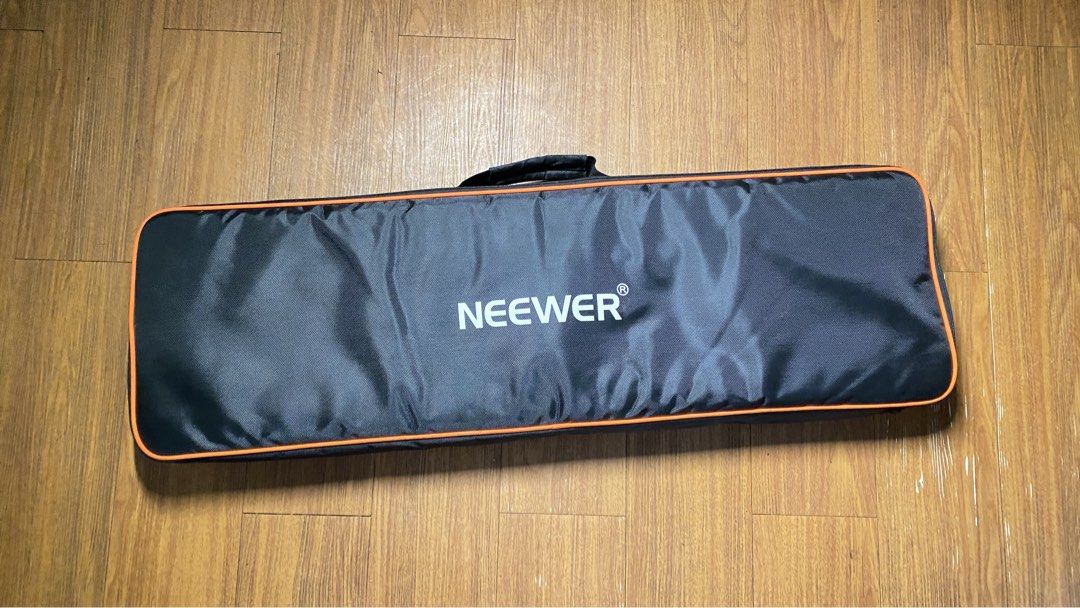 Neewer Camera Slider with Case and Accessories (Category: Camera Bags & Carriers) located in Makati City. Submitted by igoracm (Listing ID 1464620645, Image 1). Description: - Neewer Camera Slider - Includes protective carrying case - Comes with ball head - User manual and USB cable included - Allen wrenches provided - Battery pack included - Ideal for achieving smooth video shots - Ready for your next creative project.