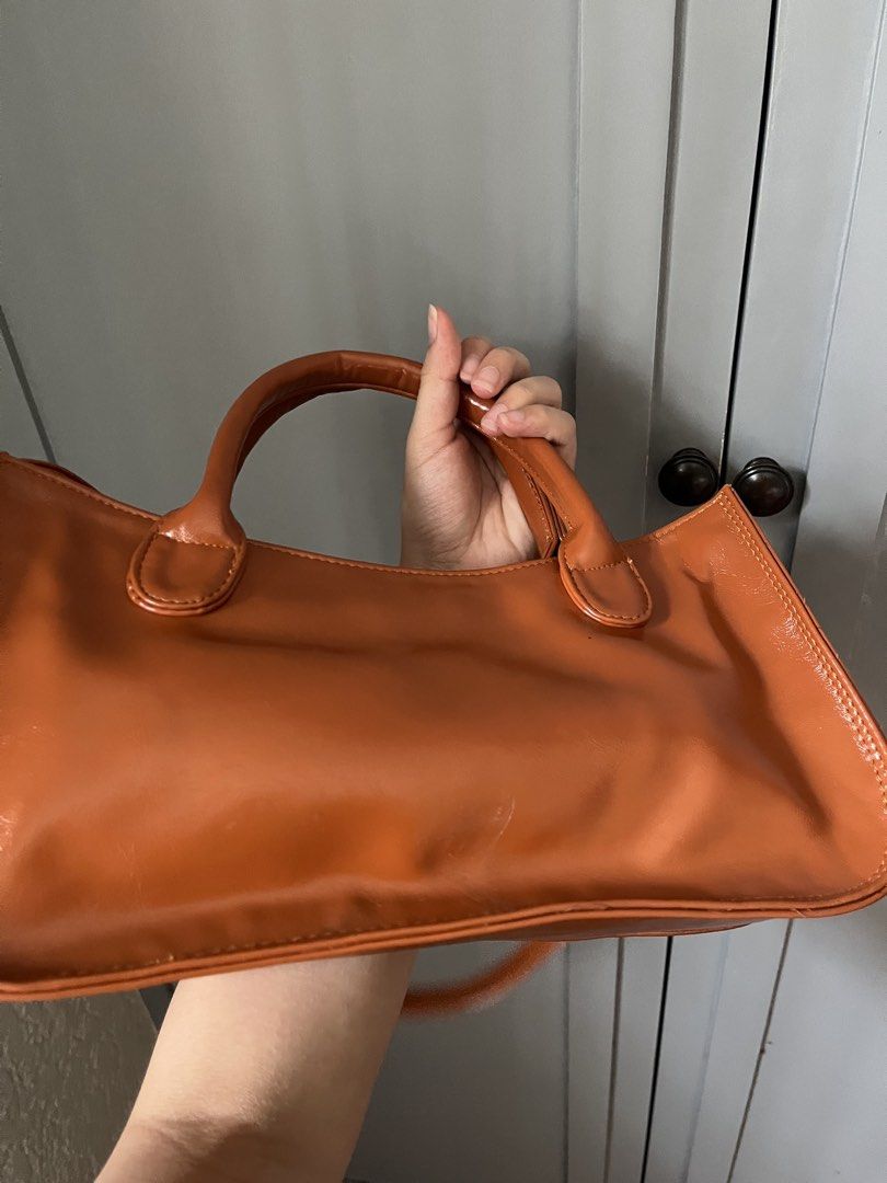 STRAIGHTFORWARD Brown Crossbody Bag (Category: Cross-body Bags) located in Las Pinas. Submitted by limcmc (Listing ID 1464607193, Image 3). Description: ‼️ NEVER USED. 🚫 Tag/s RFS: Decluttering MOP: Gcash & BDO (NO REFUNDS) Shipping: Shouldered by the buyer (gogoexpress, j&t, lalamove) ✨ DM me for more inquiries!.