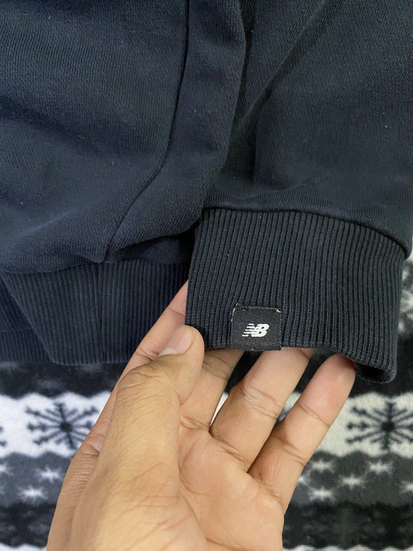 New Balance (Category: Coats, Jackets and Outerwear) located in General Santos City (Dadiangas). Submitted by nokkie_thrift (Listing ID 1464664928, Image 3). Description: New Balance Excellent condition Dimes 20x26 No issue.
