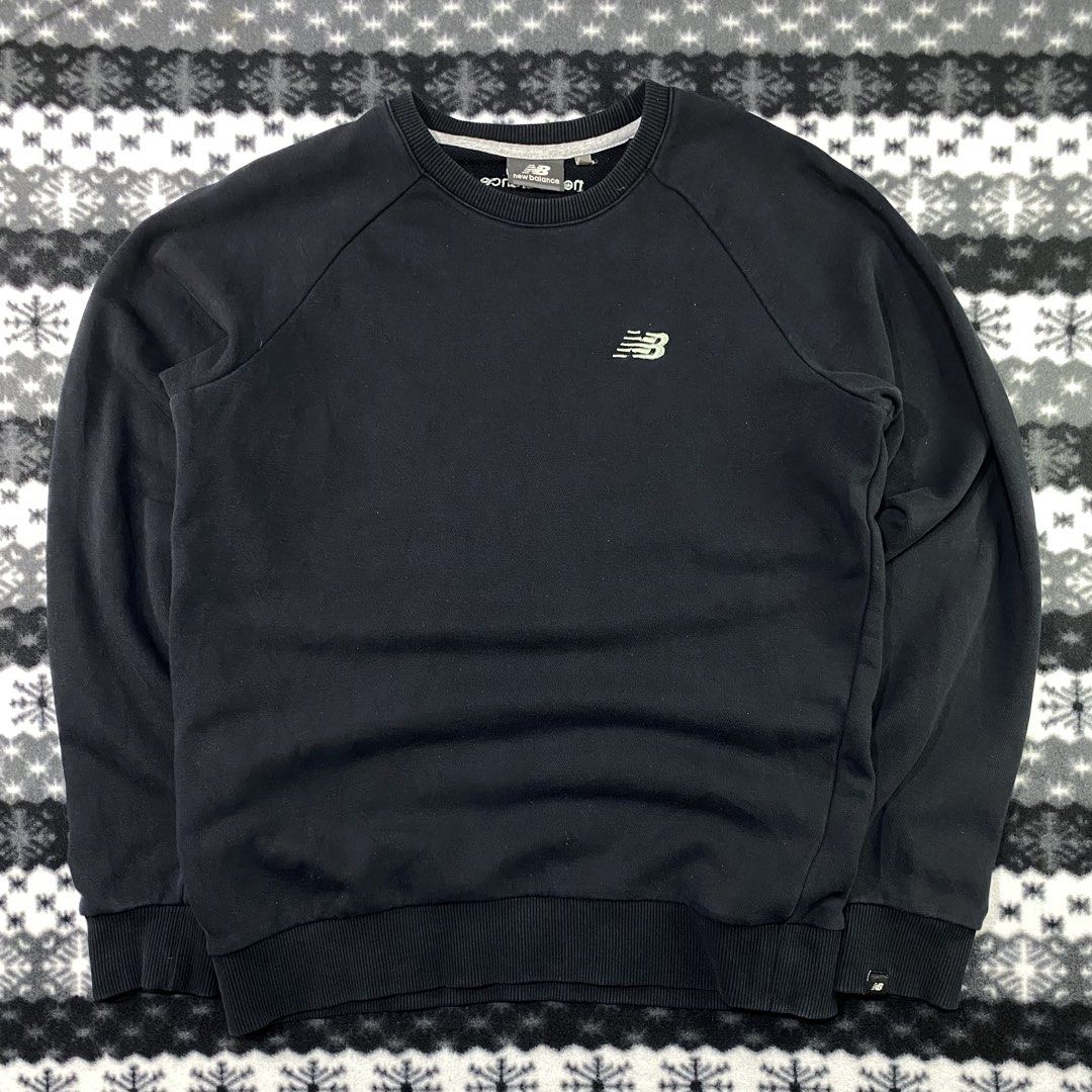 New Balance (Category: Coats, Jackets and Outerwear) located in General Santos City (Dadiangas). Submitted by nokkie_thrift (Listing ID 1464664928, Image 1). Description: New Balance Excellent condition Dimes 20x26 No issue.