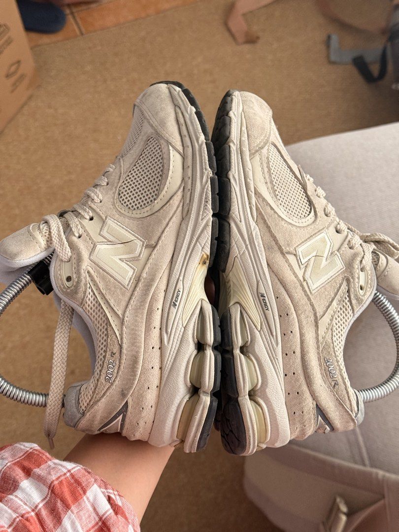 New Balance 2002r (Category: Sneakers) located in Las Pinas. Submitted by purjecollective (Listing ID 1464711006, Image 1). Description: Literal declutter buy as is.