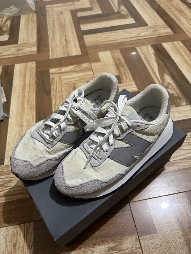 New Balance 237 Sneakers (Category: Sneakers) located in Bulacan. Submitted by lenggayy (Listing ID 1464621078, Image 2). Description: - Need wash lang but used once natambak lang - Stylish cream and grey colorway - Classic retro runner design - Ideal for casual everyday wear - Includes original box.
