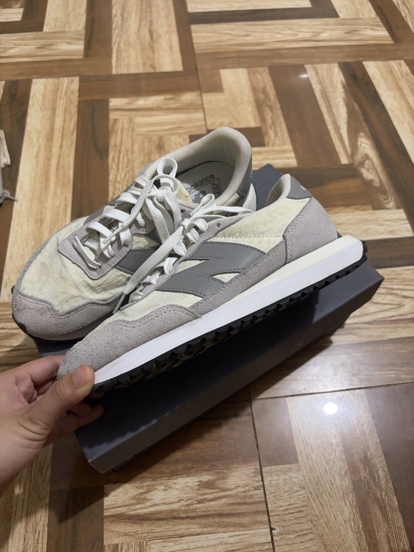 New Balance 237 Sneakers (Category: Sneakers) located in Bulacan. Submitted by lenggayy (Listing ID 1464621078, Image 1). Description: - Need wash lang but used once natambak lang - Stylish cream and grey colorway - Classic retro runner design - Ideal for casual everyday wear - Includes original box.