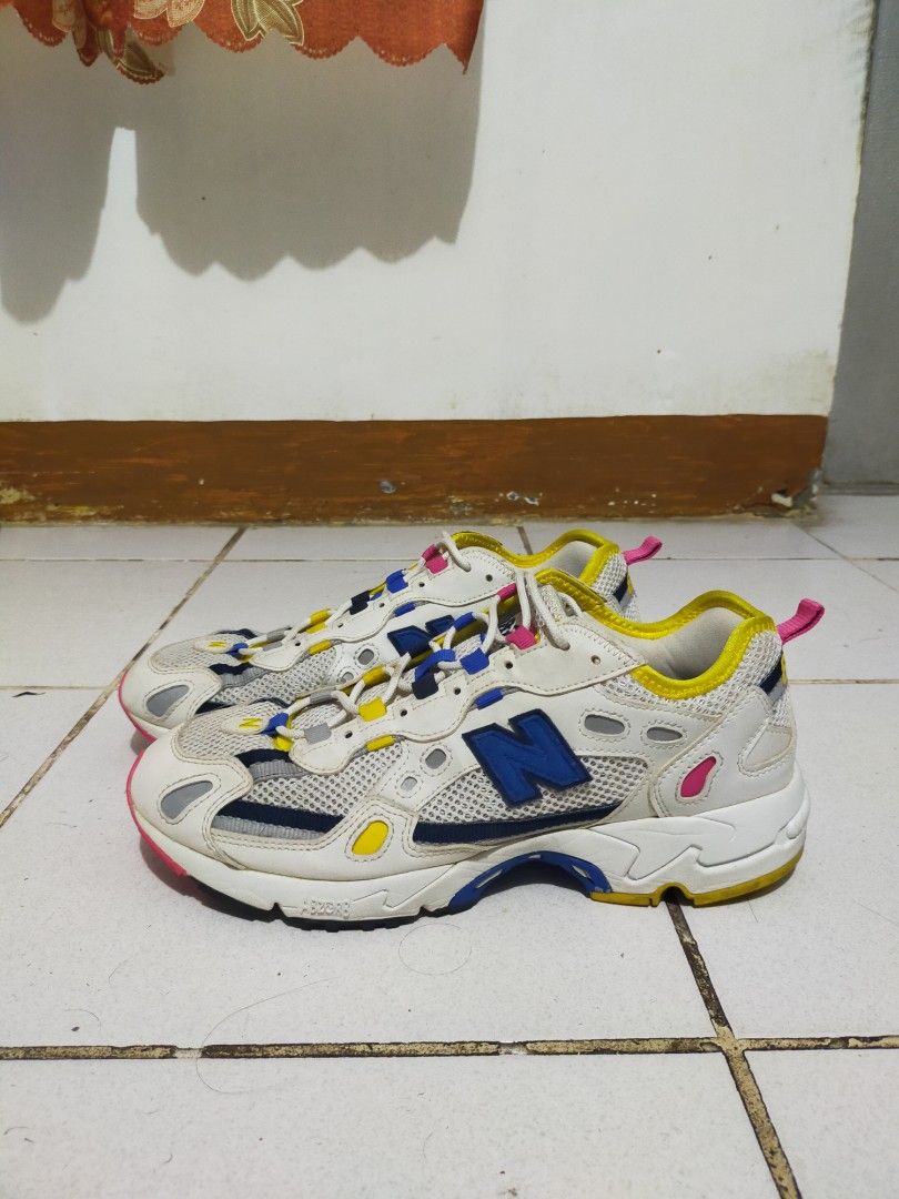 New Balance 827 (Category: Sneakers) located in Manila. Submitted by patinacollectives2.0 (Listing ID 1464749785, Image 2). Description: New Balance 827 White Atomic Yellow (ALD ALTERNATIVE) ML827AAO Size 9US 42.5EUR Really good condition No issues Minor signs of usage only Very rare pair to come by and a really good alternative to the Aime Leon Dore version :) Authentic pair 800+SF Marikina location Shipping via Lalamove or J&T.