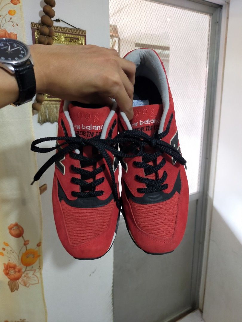 New Balance 998 Made in USA (Category: Sneakers) located in Manila. Submitted by patinacollectives2.0 (Listing ID 1464749043, Image 3). Description: New Balance 998 Made in USA M998RO Size 9.5US 43EUR OG Pair of 998s from 2013. Well preserved! Color is 10/10 No issue on the suede No crumbling (Abzorb lasts longer than Encap) Very rare pair and color especially in this condition RFS: Not my style anymore 2800+SF Marikina location Shipping via Lala