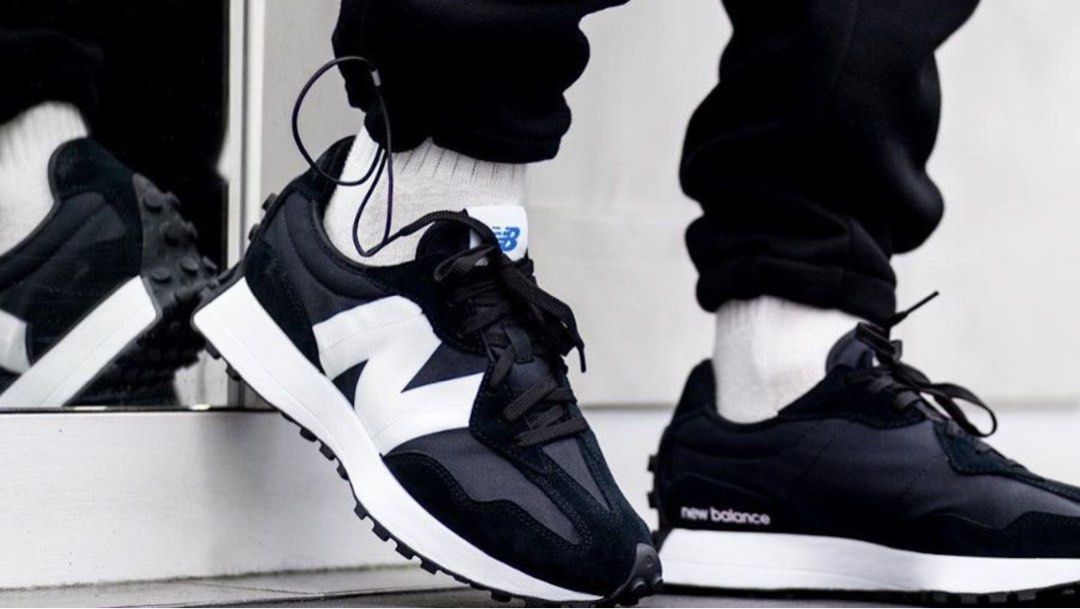 NEW BALANCE (black and white) (Category: Casual Shoes) located in Manila. Submitted by thriftyah_23 (Listing ID 1464587056, Image 1). Description: minsanan lang nagamit 5.5US 5 UK 38 EU 235 MM Made in Vietnam Fabrique an Vietnam.