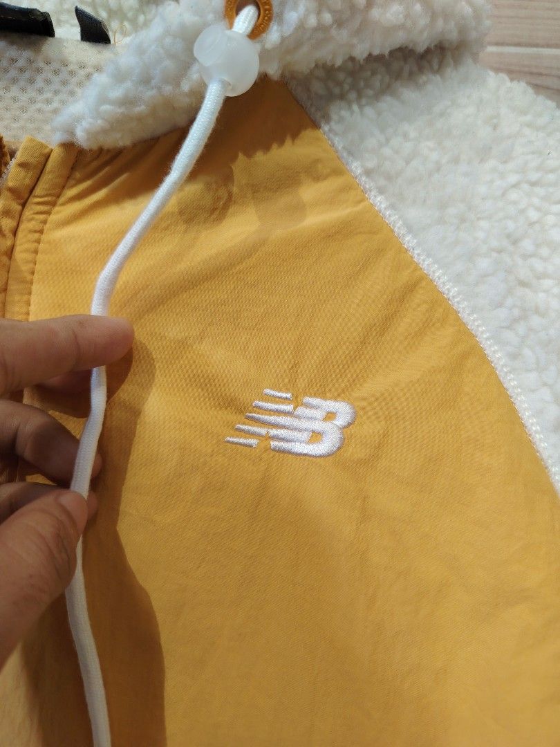 New Balance Sherpa Jacket (Category: Coats, Jackets and Outerwear) located in Makilala. Submitted by jaylordjasmin04 (Listing ID 1464609665, Image 3). Description: New Balance Sherpa Jacket Excellent❤️ Ready To Wear❤️ 22.5x26.5 Size:Medium Color rate:10 No issue.
