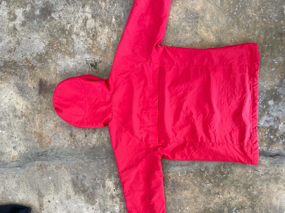 New Balance Windbreaker (Category: Coats, Jackets and Outerwear) located in Tubod. Submitted by leonardflores01 (Listing ID 1464687336, Image 2). Description: +sf.