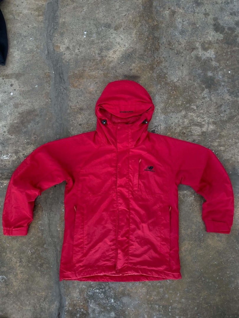 New Balance Windbreaker (Category: Coats, Jackets and Outerwear) located in Tubod. Submitted by leonardflores01 (Listing ID 1464687336, Image 1). Description: +sf.