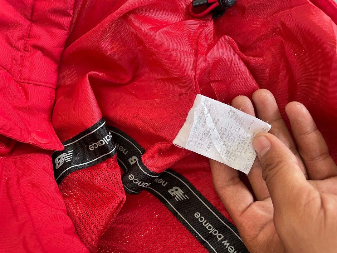 New Balance Windbreaker (Category: Coats, Jackets and Outerwear) located in Tubod. Submitted by leonardflores01 (Listing ID 1464687336, Image 3). Description: +sf.