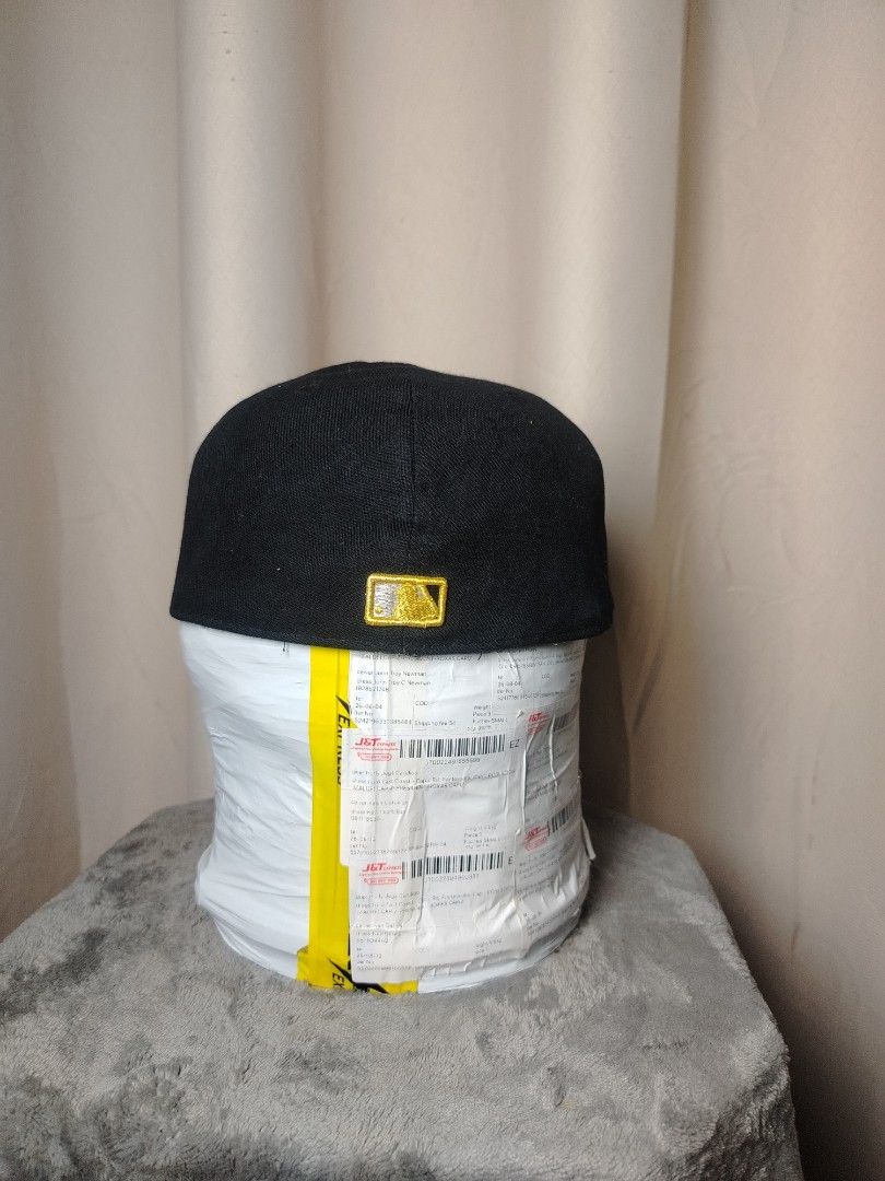 New York Yankees New Era (Category: Caps & Hats) located in Roxas City. Submitted by hd_thriftshop (Listing ID 1464711940, Image 3). Description: .