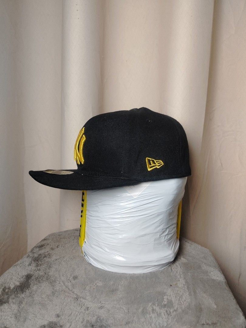 New York Yankees New Era (Category: Caps & Hats) located in Roxas City. Submitted by hd_thriftshop (Listing ID 1464711940, Image 2). Description: .