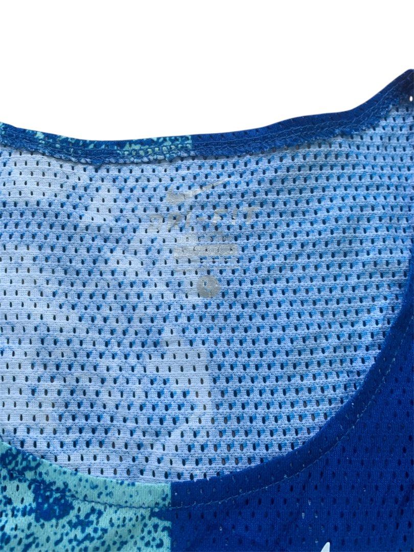 Nike (Category: Activewear) located in Manila. Submitted by lyf_7hrift (Listing ID 1464660391, Image 3). Description: Nike Tanktop P300 26L 17W Dimes 10/10 Color Rate Asnew Condition.