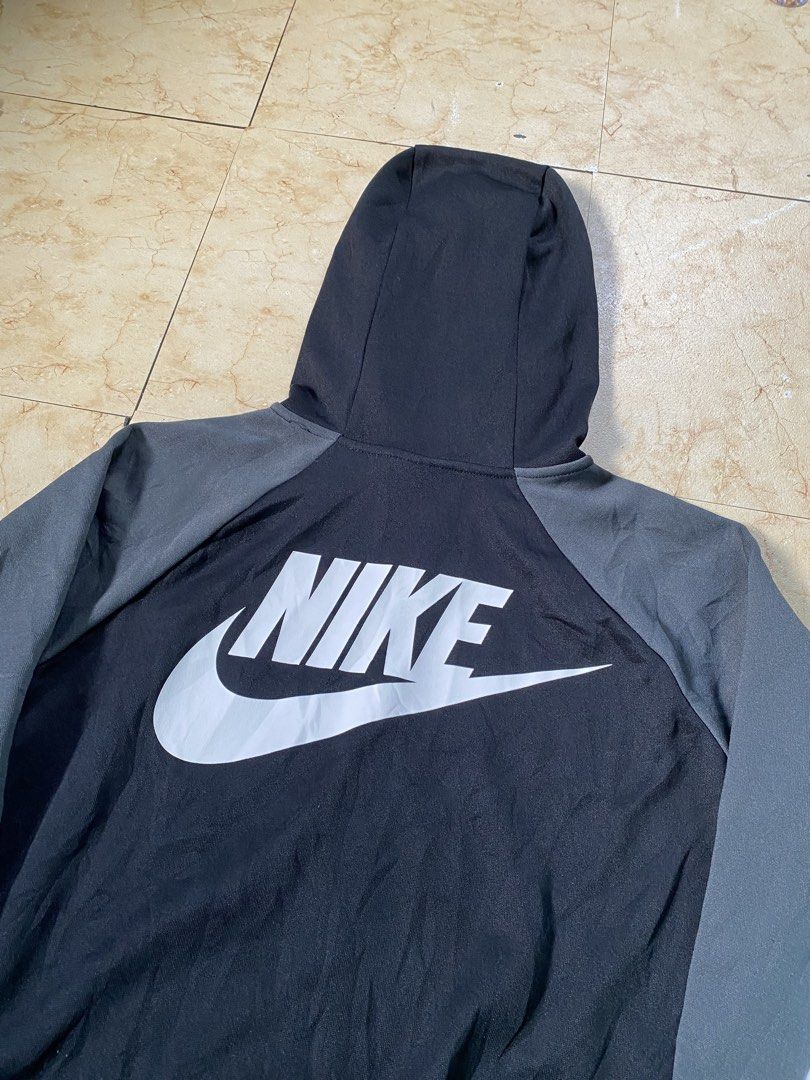 Nike (Category: Coats, Jackets and Outerwear) located in Manila. Submitted by r4y.garm3nts (Listing ID 1464702873, Image 3). Description: Width 21 Length 27 .