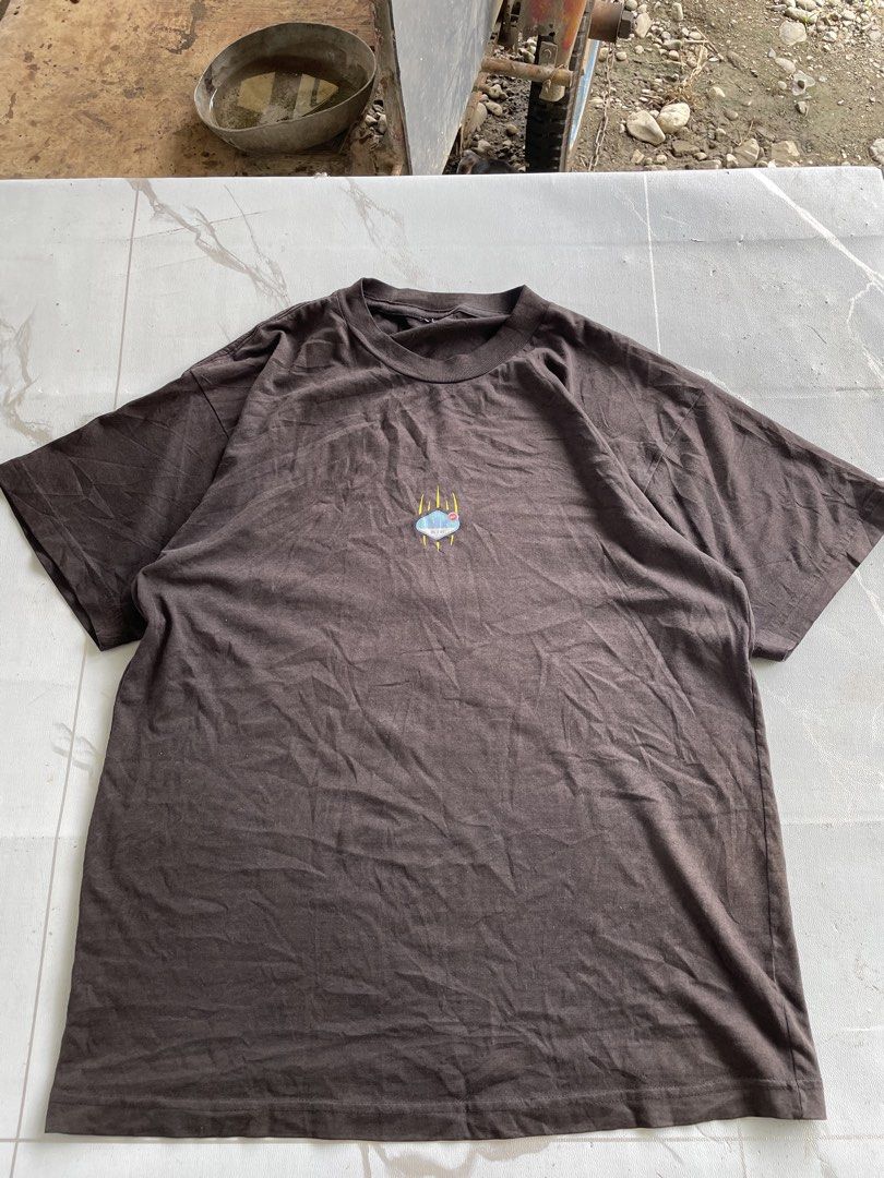 Nike 90's airmx tee (Category: Tshirts & Polo Shirts ) located in New Bataan. Submitted by rebisa.404 (Listing ID 1464605786, Image 1). Description: Nike 90's airmx tee Cut tag 20x27 Need wash Issue: sunfade, hairline.