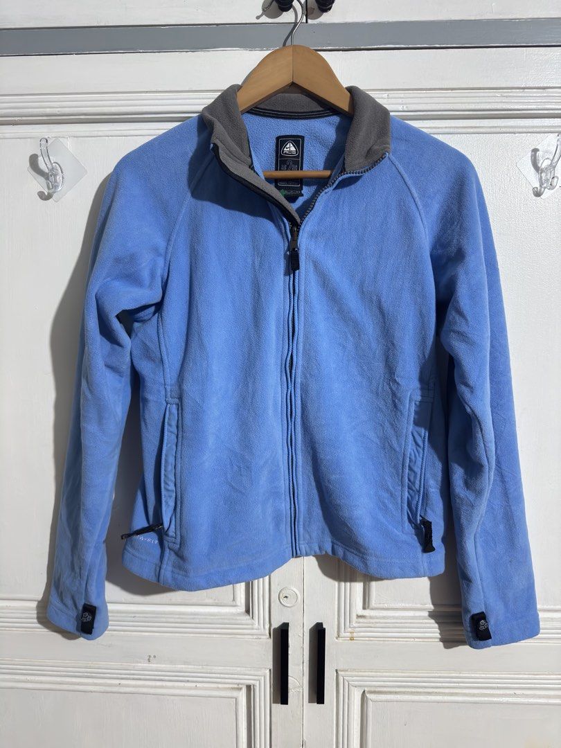Nike ACG ThermaFit Jacket (Category: Coats, Jackets and Outerwear) located in Quezon City. Submitted by _berj_ (Listing ID 1464738161, Image 1). Description: Description NIKE ACG ThermaFit Jacket § Price: ₽ 879 to 780 Size: S on tag Measurements: 20 X 24 Condition: 9/10 no issues, With zipper on shoulder and Very good preloved condition. Please check all photos carefully for actual condition..