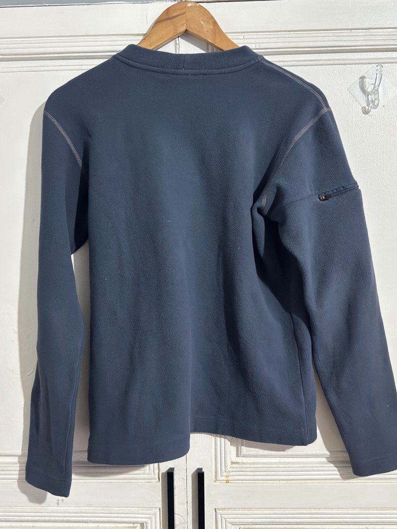 Nike ACG ThermaFit Longsleeves (Category: Coats, Jackets and Outerwear) located in Quezon City. Submitted by _berj_ (Listing ID 1464738448, Image 3). Description: NIKE ACG ThermaFit LongSleeves 💰 Price: ₱ 879 📏 Size: S on tag 📐 Measurements: 19 X 24 📦 Condition: 9/10 ✅ no issues, With zipper on shoulder and Very good preloved condition. Please check all photos carefully for actual condition..