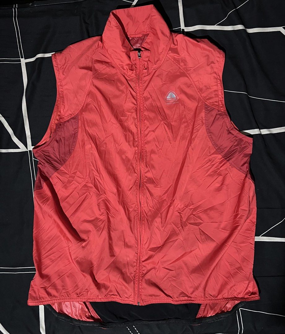 Nike ACG Vest (Category: Coats, Jackets and Outerwear) located in Cebu City. Submitted by jlturno1999 (Listing ID 1464575610, Image 1). Description: Nike ACG Vest Good condition 26 width, 28-31b length 9.8/10 color rate Legit/authentic Issue tinanggal yung hood at sleeve.