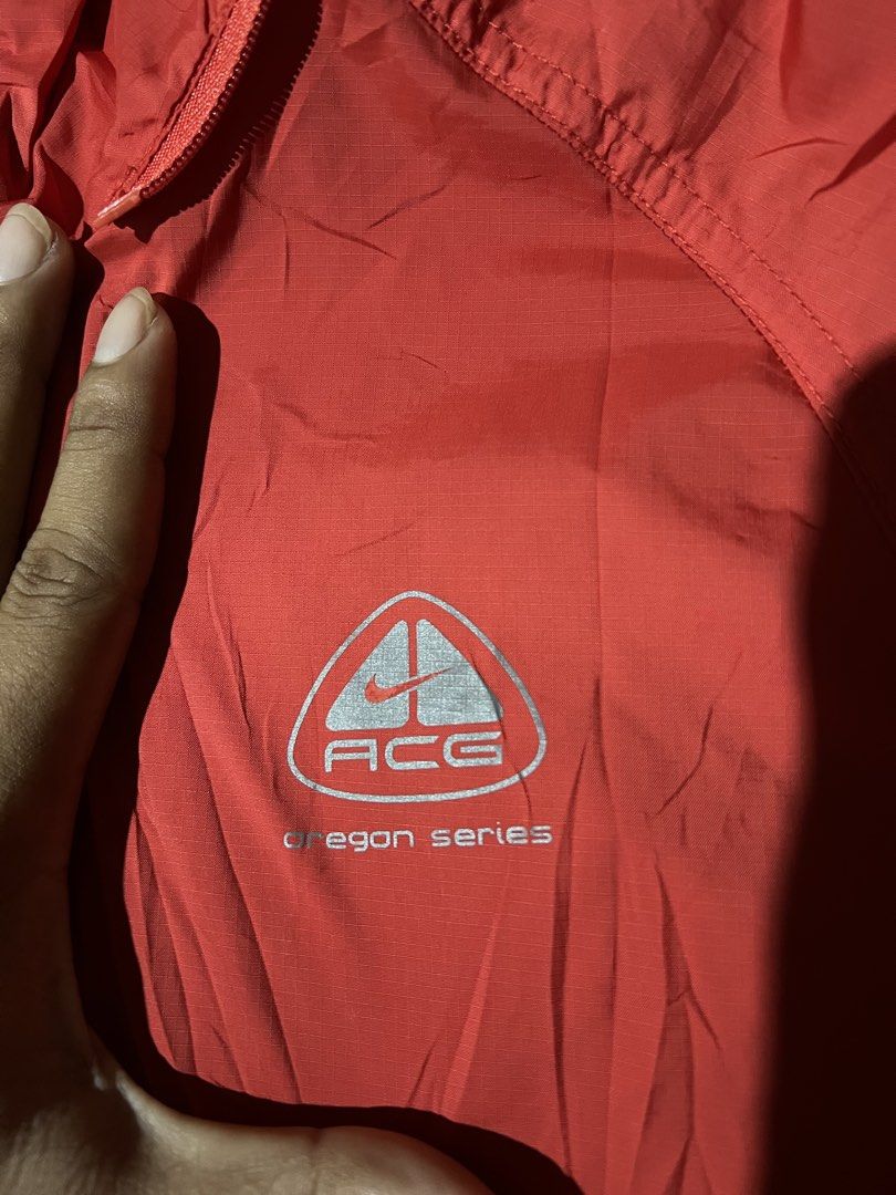 Nike ACG Vest (Category: Coats, Jackets and Outerwear) located in Cebu City. Submitted by jlturno1999 (Listing ID 1464575610, Image 2). Description: Nike ACG Vest Good condition 26 width, 28-31b length 9.8/10 color rate Legit/authentic Issue tinanggal yung hood at sleeve.