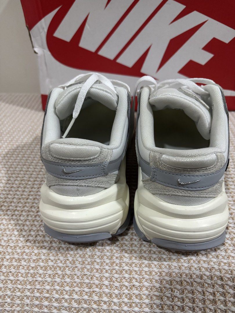 Nike AL8 White Metallic Silver (Category: Sneakers) located in Dasmarinas. Submitted by gueenclaire (Listing ID 1464730940, Image 3). Description: - Brand: Nike - Model: AL8 - Colorway: Summit White / Metallic Silver - Condition: Worn a few times, clean uppers and soles with minimal wear - Includes: Original Nike box - Style: Chunky retro runner aesthetic with mixed mesh and suede overlays Used once Size 8IS.