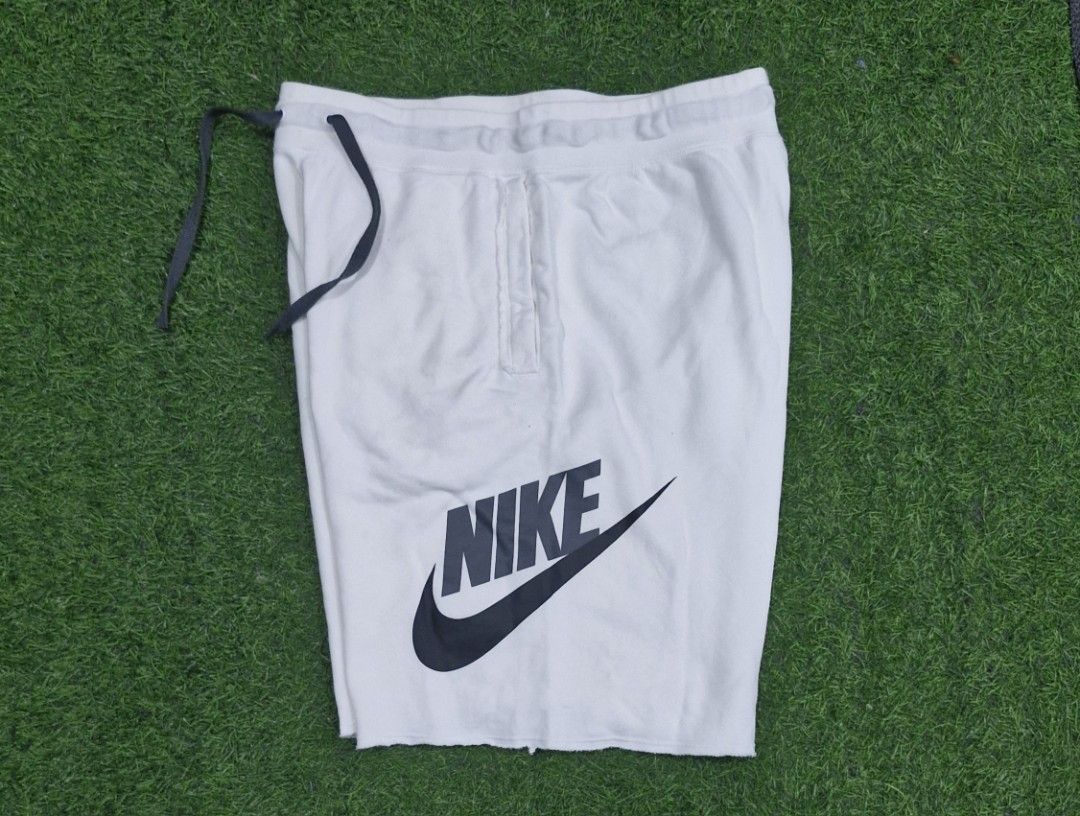 Nike alumni rare clore way (Category: Shorts) located in Pili. Submitted by the_g_thrift (Listing ID 1464693697, Image 1). Description: size medium on tag size: 32-36 length: 20 hem: 13 excellent condition.