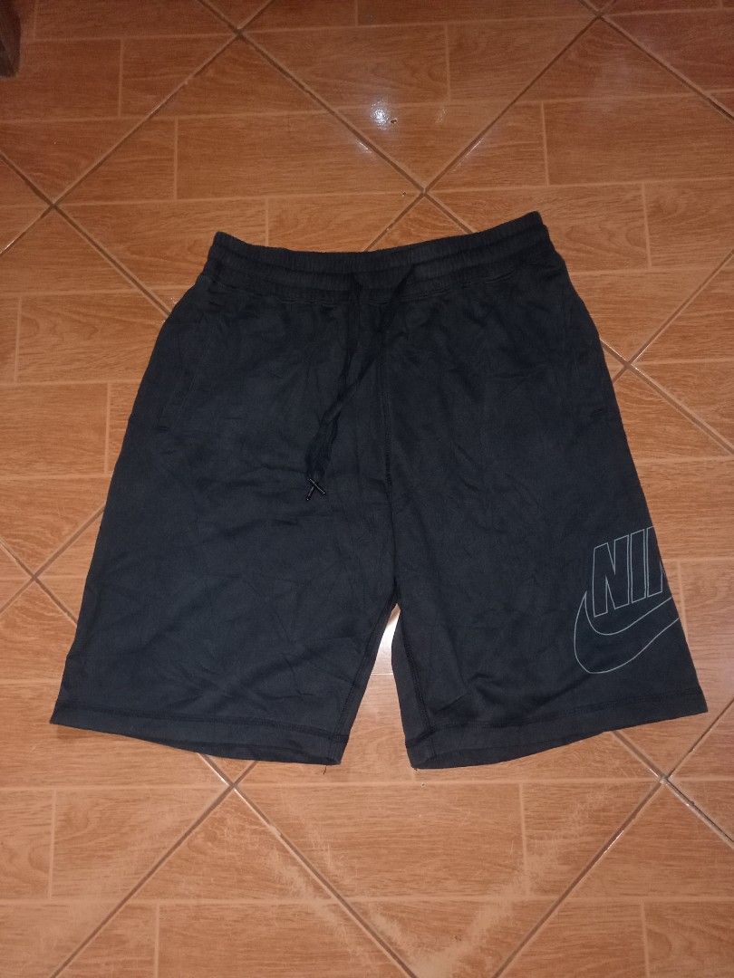 Nike Alumni short (Category: Shorts) located in Manila. Submitted by kenny200024 (Listing ID 1464679310, Image 2). Description: Nike Alumni short - waistline 30 stretch up to 38 - width 15 | length 22 - no issue.