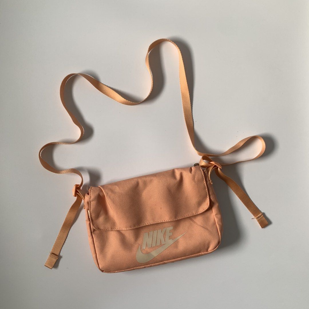 NIKE BAG (Category: Sling Bags) located in Manila. Submitted by end.user.ph (Listing ID 1464630990, Image 1). Description: NIKE BAG Excellent Condition.