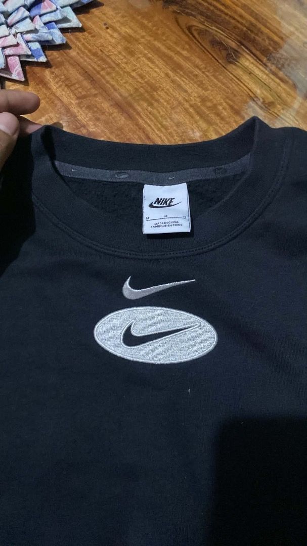 nike big logo (Category: Activewear) located in Caloocan City. Submitted by buy-na-bai (Listing ID 1464723284, Image 2). Description: no cracks or any issue.