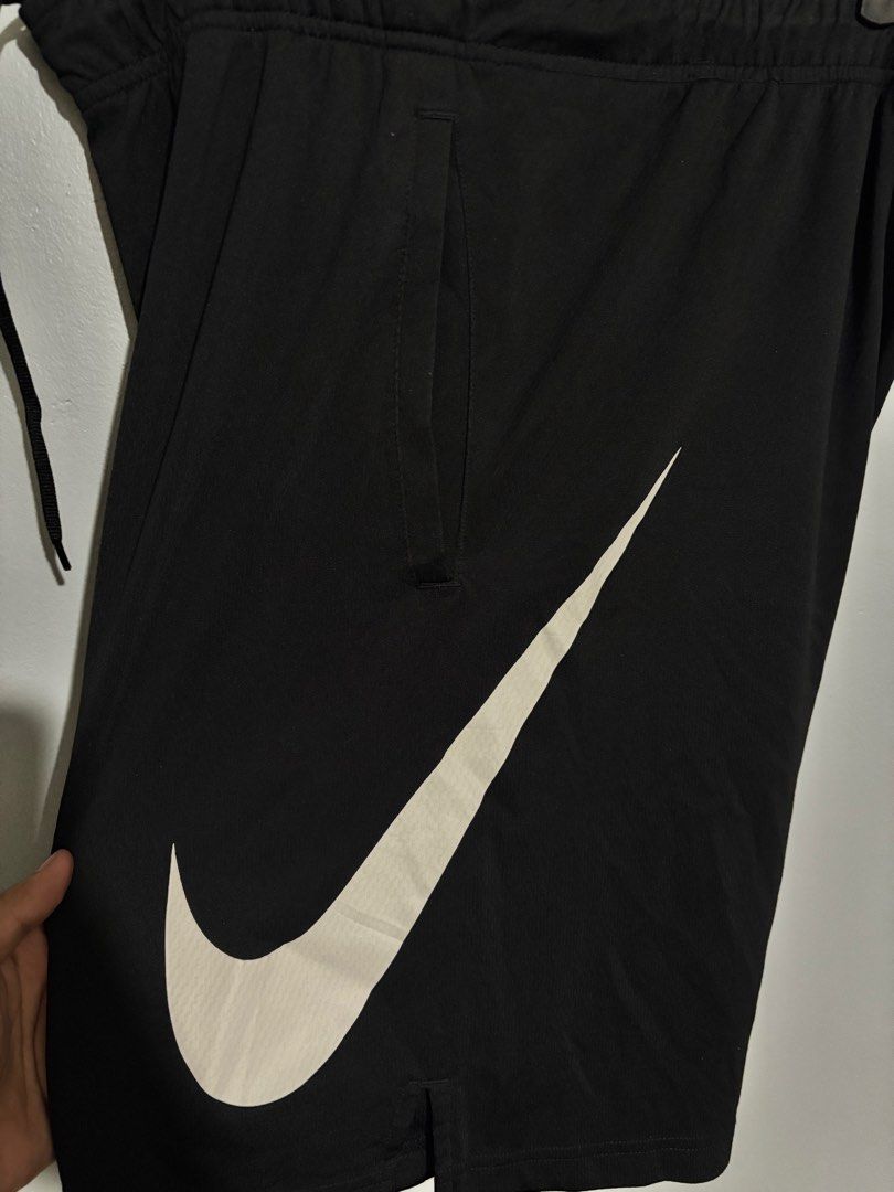 Nike Big Logo Shorts (Category: Shorts) located in Bacolor. Submitted by dandaofficial25 (Listing ID 1464612515, Image 2). Description: 28-38W 20L.