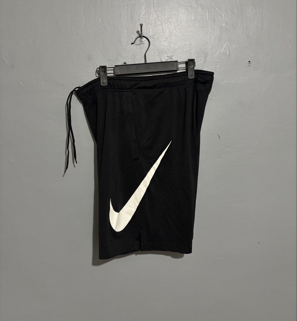 Nike Big Logo Shorts (Category: Shorts) located in Bacolor. Submitted by dandaofficial25 (Listing ID 1464612515, Image 1). Description: 28-38W 20L.