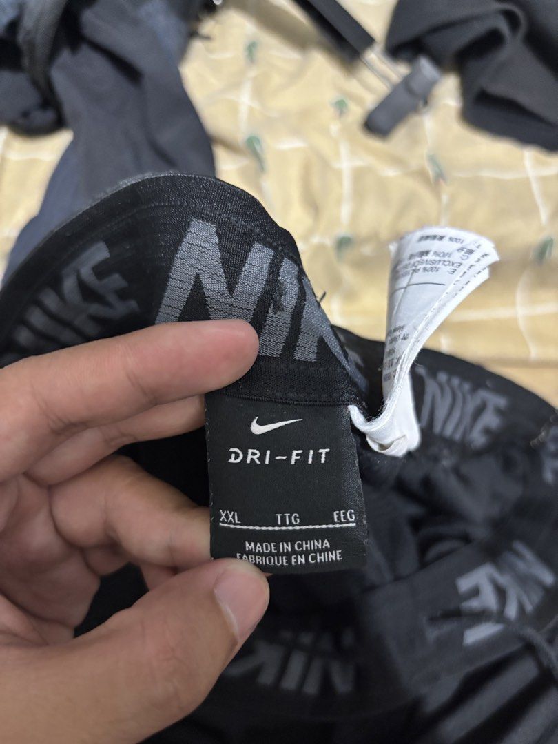 Nike Big Logo Shorts (Category: Shorts) located in Bacolor. Submitted by dandaofficial25 (Listing ID 1464612515, Image 3). Description: 28-38W 20L.
