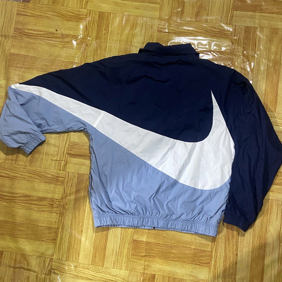 Nike Bigswoosh Windbreaker Jacket (Category: Activewear) located in Dasmarinas. Submitted by thrift2gems (Listing ID 1464588680, Image 2). Description: Nike Bigswoosh Windbreaker Jacket✨ -WIDTH: 23 -LENGTH: 25.5 -COLOR RATE: 9.5/10 -CONDITION: 9.5/10 -ISSUE: CHECK PICS.