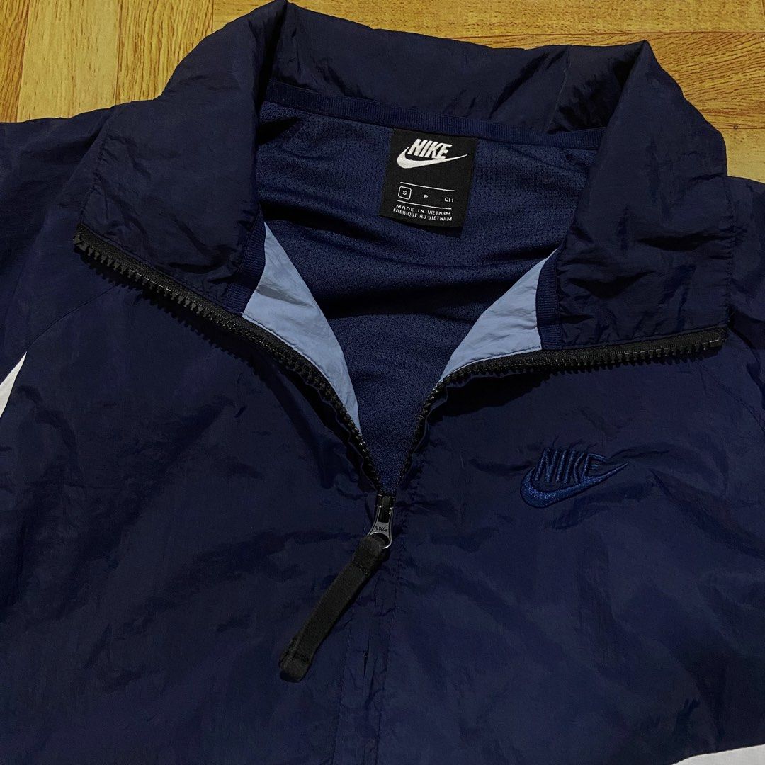 Nike Bigswoosh Windbreaker Jacket (Category: Activewear) located in Dasmarinas. Submitted by thrift2gems (Listing ID 1464588680, Image 3). Description: Nike Bigswoosh Windbreaker Jacket✨ -WIDTH: 23 -LENGTH: 25.5 -COLOR RATE: 9.5/10 -CONDITION: 9.5/10 -ISSUE: CHECK PICS.