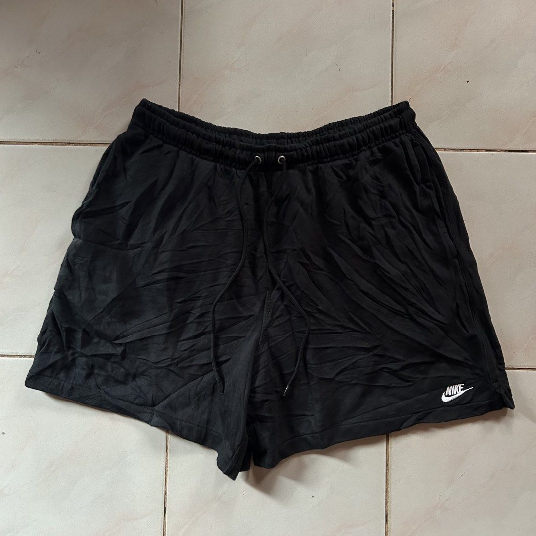 Nike Black Shorts🥵 (Category: Shorts) located in Jinoba-an. Submitted by eegiboy (Listing ID 1464657231, Image 3). Description: - Black Nike Shorts - Size: Large (L) - Elastic waistband with drawstring - Small embroidered Nike logo on left leg - Comfortable and lightweight material - Ideal for casual wear or sports activities size: large- xxl bigboys Dimes: 34-38 l- 18 H-15.5 Excellent condition 550plussf Dm me if interested thankyou.