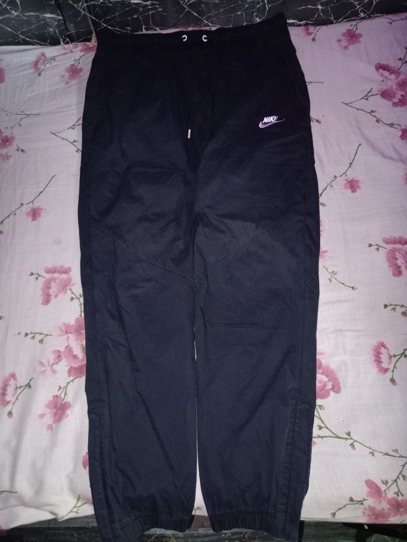 Nike Black Woven Track Pants XL (Category: Joggers) located in Manila. Submitted by naixhrift (Listing ID 1464597060, Image 2). Description: Nike Woven Trackpants 3pocket Size XL pasok din sa large Length 39 Waist 30 to 42 950 plus ship jnt courier payment on gcash manila area.