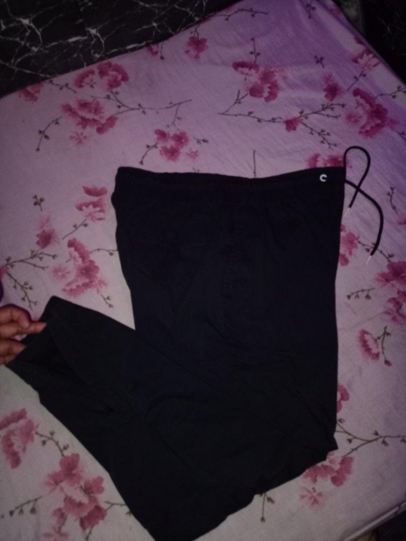 Nike Black Woven Track Pants XL (Category: Joggers) located in Manila. Submitted by naixhrift (Listing ID 1464597060, Image 3). Description: Nike Woven Trackpants 3pocket Size XL pasok din sa large Length 39 Waist 30 to 42 950 plus ship jnt courier payment on gcash manila area.