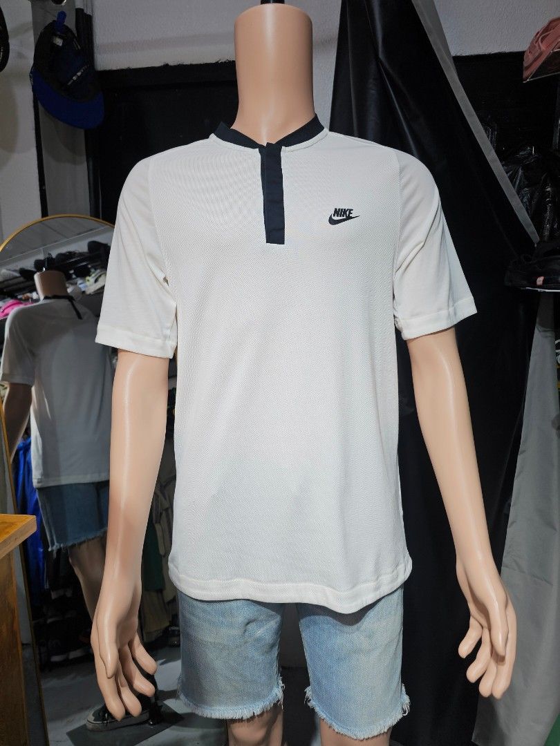 Nike Bonded Polo (Category: Tshirts & Polo Shirts ) located in Baguio. Submitted by kayeonlineshop (Listing ID 1464652576, Image 1). Description: -Nike Bonded Polo, featuring a distinctive contrasting black snap-button placket. -measurements included in the photos.