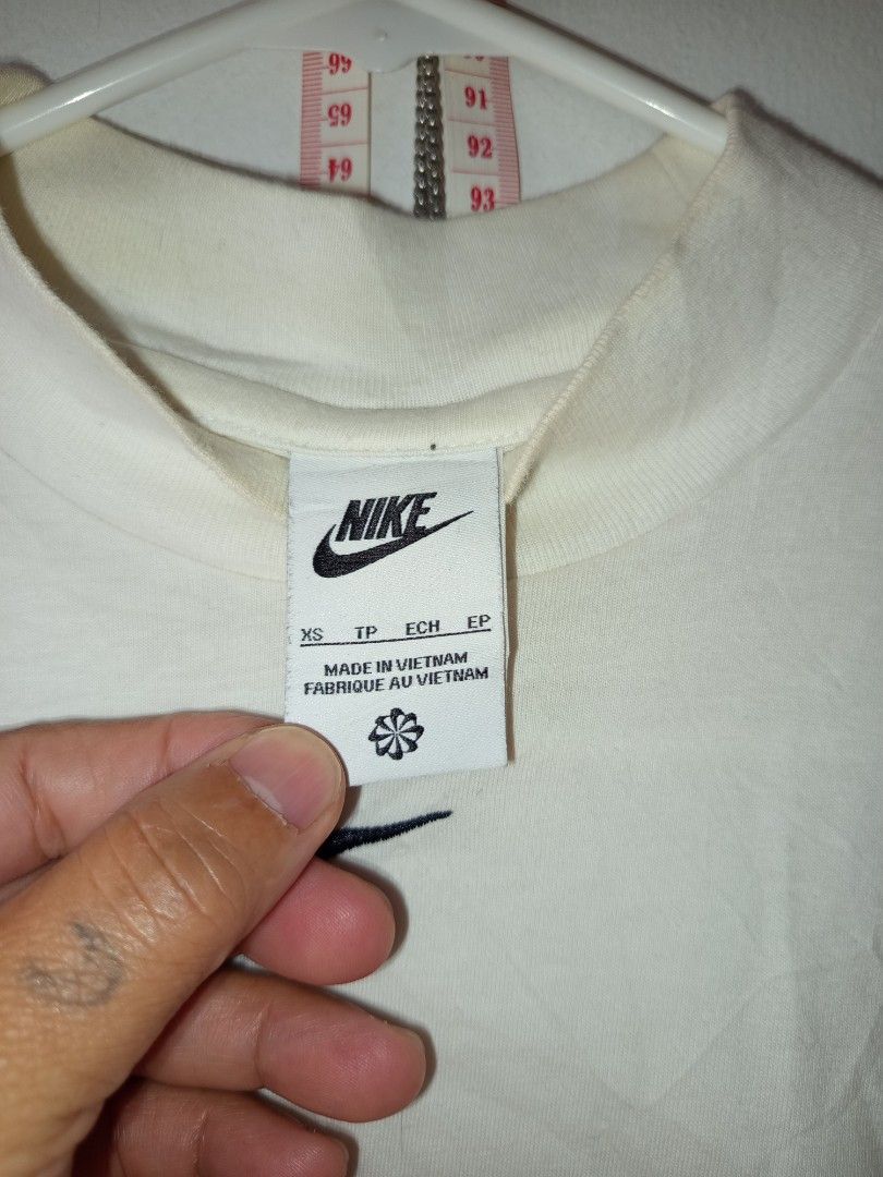 NIKE Boxy Mock Neck Shirt (Category: Activewear) located in Manila. Submitted by thriftspotting (Listing ID 1464660539, Image 3). Description: .