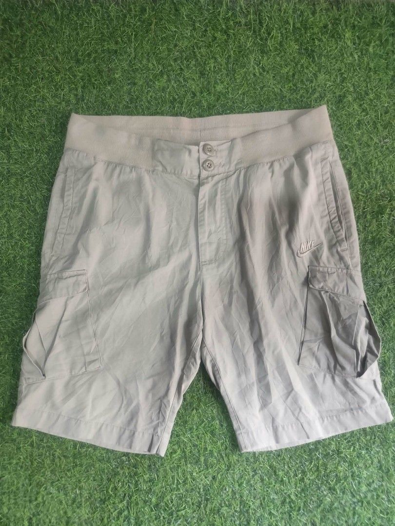 Nike cargo short (Category: Shorts) located in Vinzons. Submitted by kspabico07187 (Listing ID 1464733055, Image 2). Description: Excellent condition XL on tag Waist-32-38 L-21.