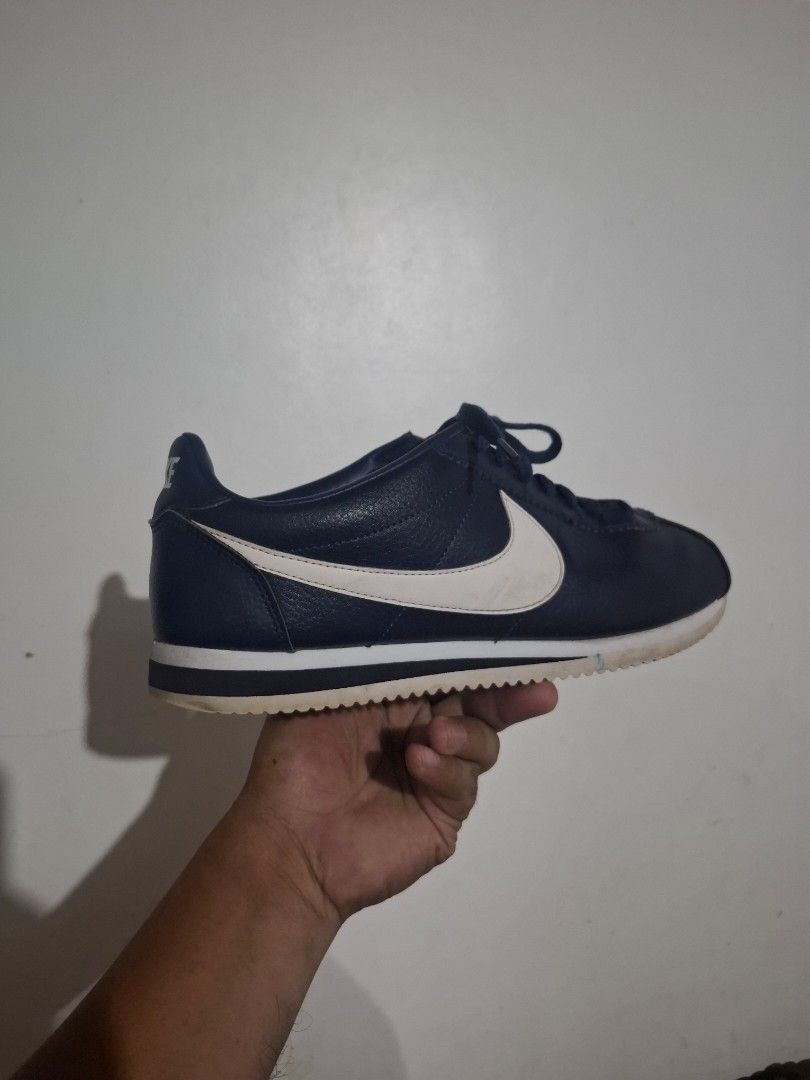NIKE CORTEZ SHOES (Category: Sneakers) located in Antipolo. Submitted by goldentiger-ac44 (Listing ID 1464755594, Image 3). Description: NIKE CORTEZ SHOES SIZE USA 9.5, EURO 43, CM 27.5 No solesep No Heeldrags Price 1500 Antipolo city location.