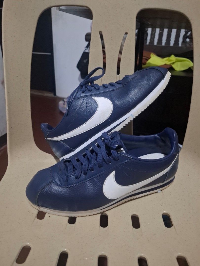 NIKE CORTEZ SHOES (Category: Sneakers) located in Antipolo. Submitted by goldentiger-ac44 (Listing ID 1464755594, Image 1). Description: NIKE CORTEZ SHOES SIZE USA 9.5, EURO 43, CM 27.5 No solesep No Heeldrags Price 1500 Antipolo city location.