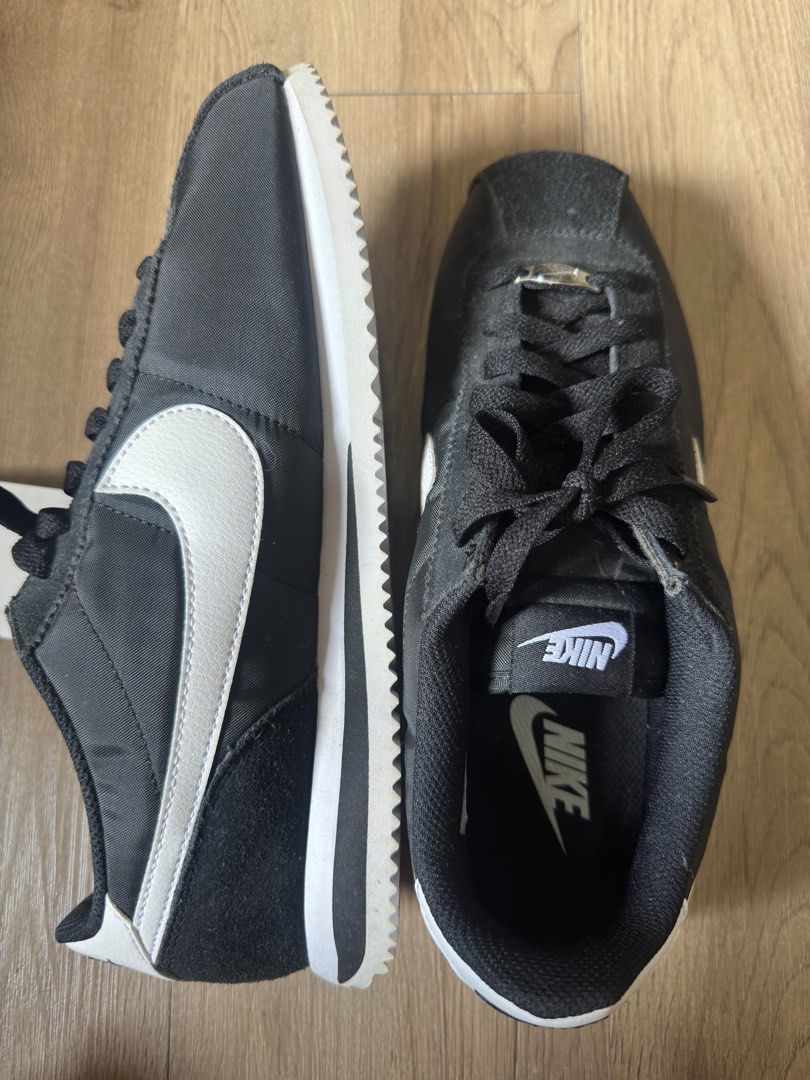 Nike Cortez textile (Category: Sneakers) located in Manila. Submitted by piacrow0096315 (Listing ID 1464611325, Image 1). Description: - Classic Nike Cortez sneakers Never nagamit Sinukat lang From balik bayan box ni tita 27cm Nego.