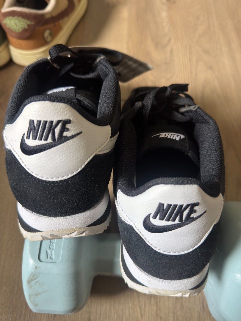 Nike Cortez textile (Category: Sneakers) located in Manila. Submitted by piacrow0096315 (Listing ID 1464611325, Image 2). Description: - Classic Nike Cortez sneakers Never nagamit Sinukat lang From balik bayan box ni tita 27cm Nego.