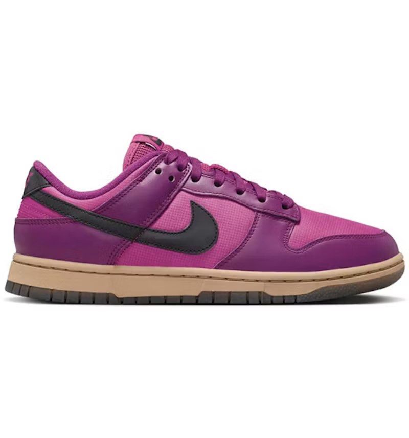 Nike dunk low (Category: Sneakers) located in Manila. Submitted by mnlhabithrift23 (Listing ID 1464616216, Image 1). Description: included: box and 1 extra lace .