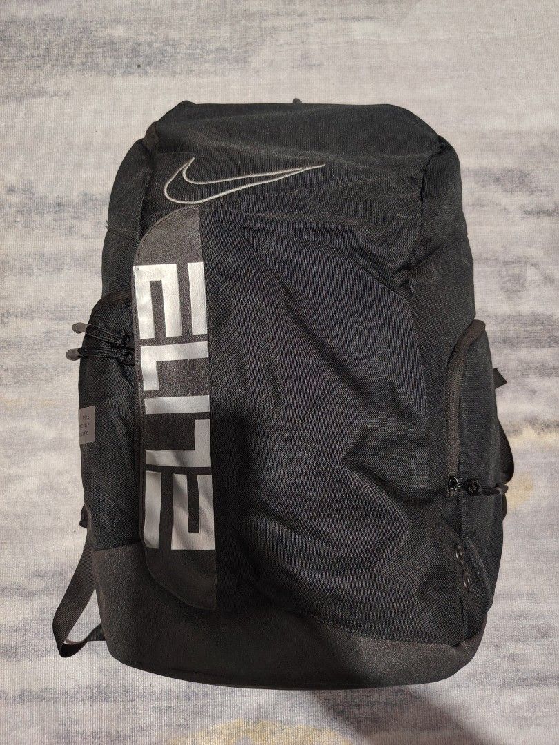 Nike Elite Pro (Category: Backpacks) located in Dagupan City. Submitted by gandita.28 (Listing ID 1464599937, Image 2). Description: Nike Elite Pro Basketball Bagpack with minor issue not noticeable needs stitching but over all excellent condition.