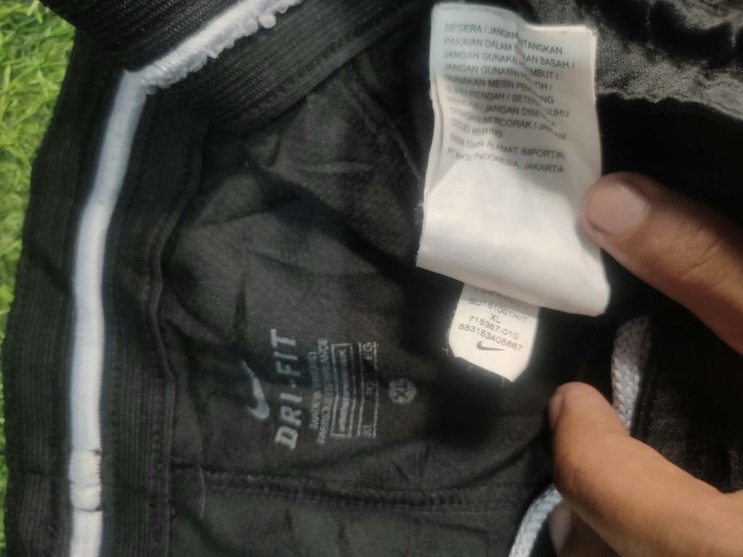 Nike elite short (Category: Activewear) located in Vinzons. Submitted by khasanche43622 (Listing ID 1464730877, Image 3). Description: Verygood condition Waist-32-40 L-19 Xl on tag Medyo loose n Un garter.