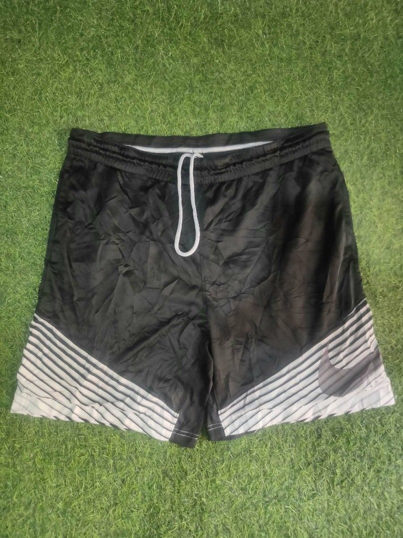 Nike elite short (Category: Activewear) located in Vinzons. Submitted by kspabico07187 (Listing ID 1464732846, Image 2). Description: Verygood condition Waist-32-40 L-19 Xl on tag Medyo loose n un garter.