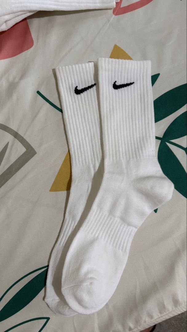 Nike Everyday Cushioned Training Crew Socks - White (Category: Socks) located in Cavite. Submitted by new.cheddar (Listing ID 1464605290, Image 3). Description: Brand New Nike Crew Tube socks in white 4 pairs Size Large ( US mens 8-12) 250 each lang. sobra lang sa nabili.